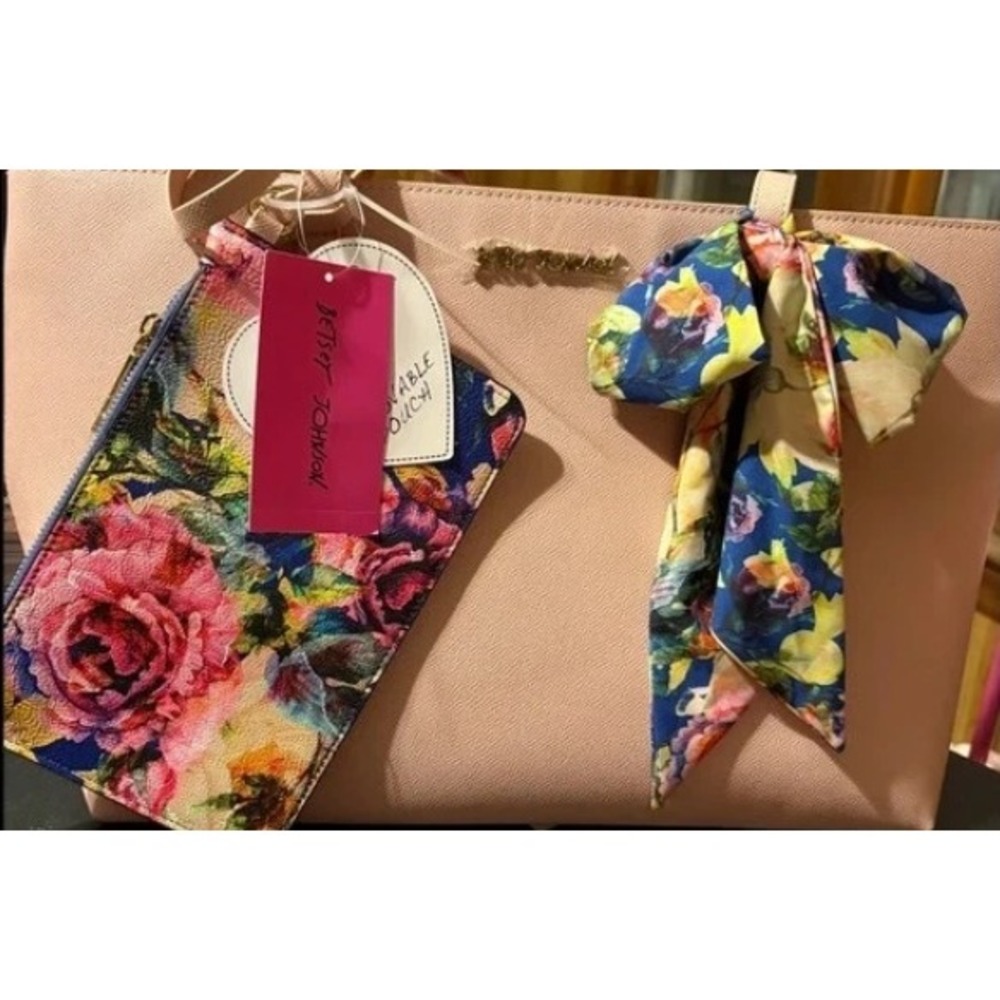 Betsey Johnson Tote Bag NWT Floral Pouch Bow Blush Pink Large Handbag